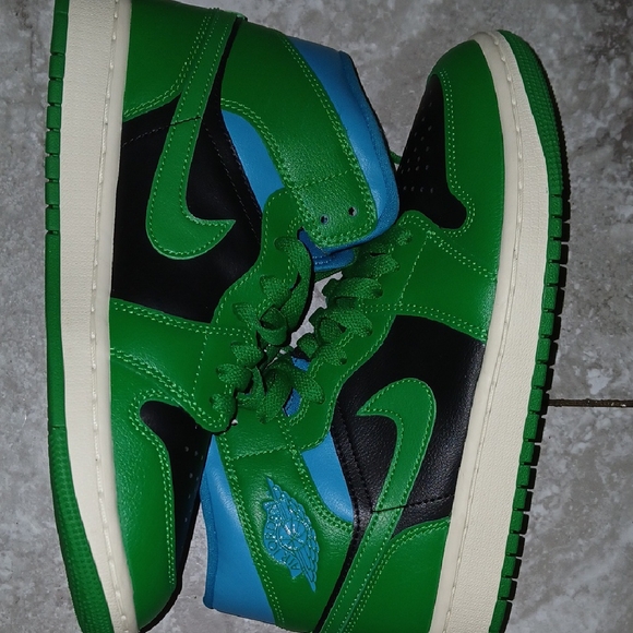 Nike Vibrant Green and Blue Sneakers